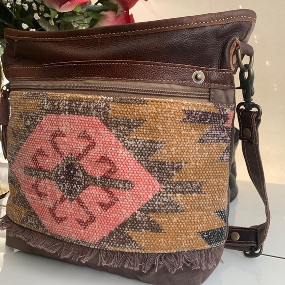 Last 1 New Boho Leather Shoulder Bag wFringe - Picture 3 of 9